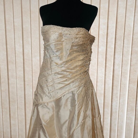YSA Makino Off White Silk Wedding Dress 12 - Picture 2 of 8